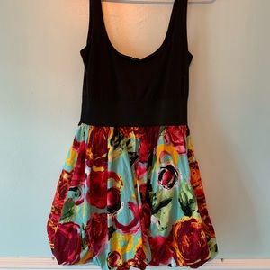 Fitted top floral print dress with filled skirt